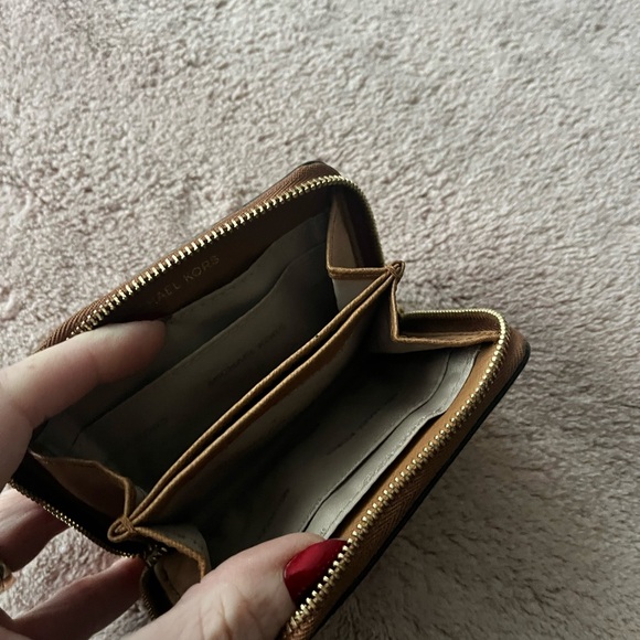 Michael Kors Maeve Cream Crossbody Bag and wallet - Picture 6 of 6